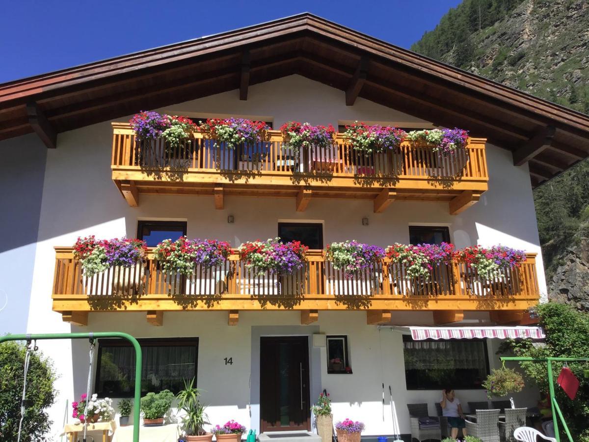 Haus Alpina Hotel Langenfeld Bagian luar foto
