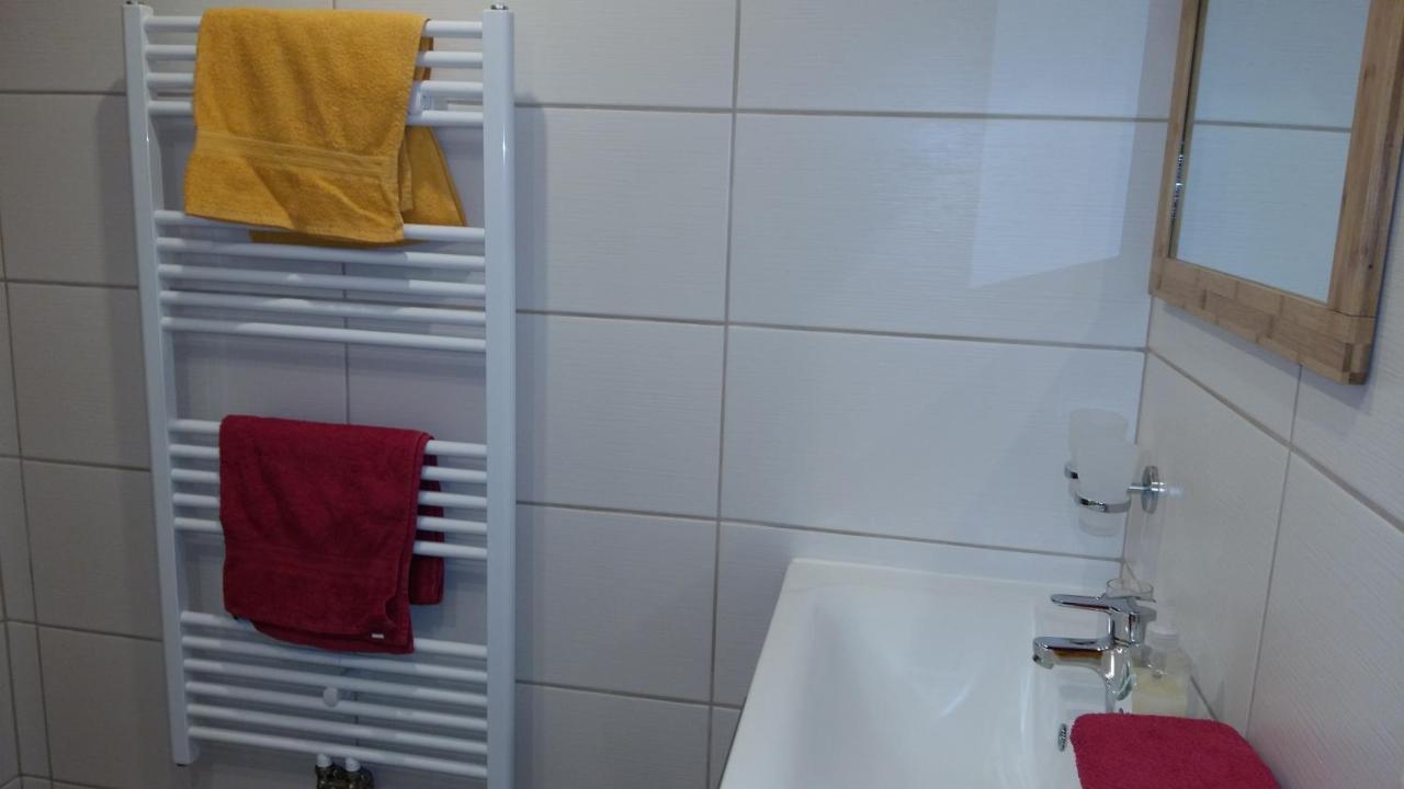 Haus Alpina Hotel Langenfeld Bagian luar foto
