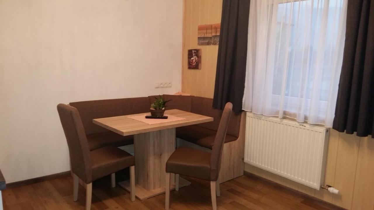 Haus Alpina Hotel Langenfeld Bagian luar foto