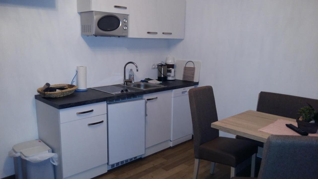 Haus Alpina Hotel Langenfeld Bagian luar foto