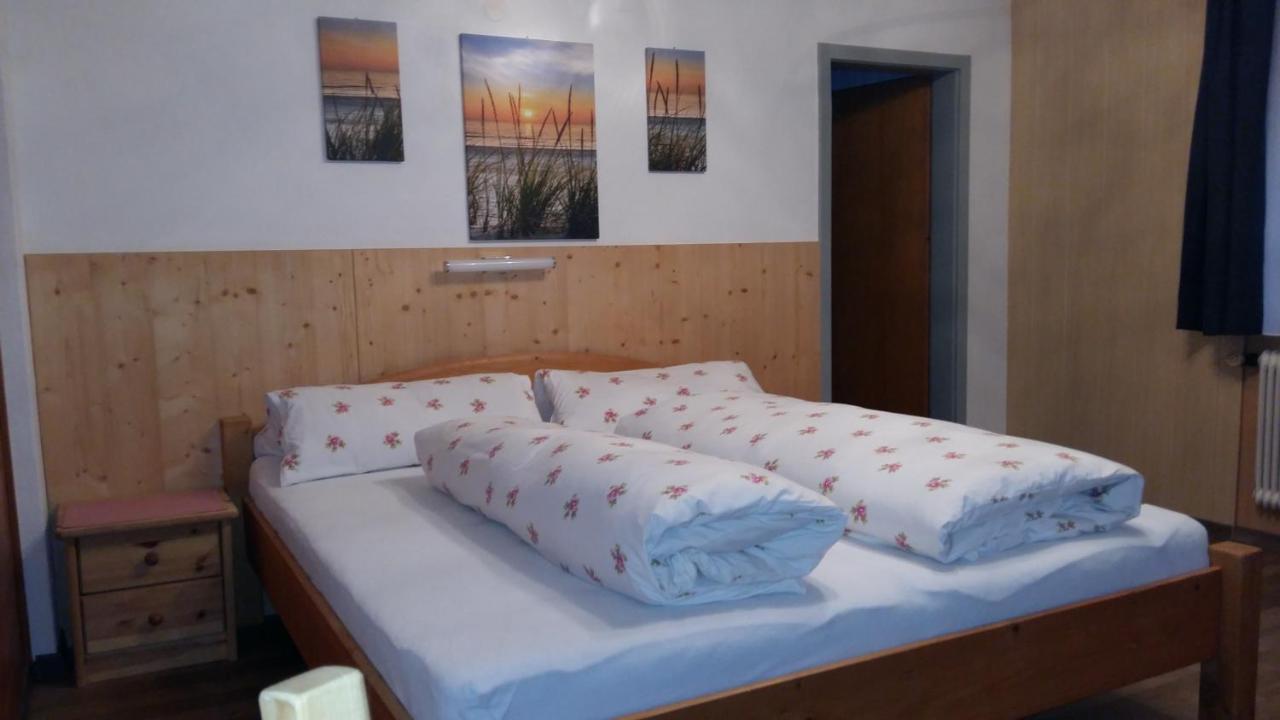 Haus Alpina Hotel Langenfeld Bagian luar foto