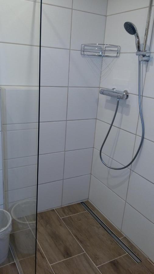 Haus Alpina Hotel Langenfeld Bagian luar foto