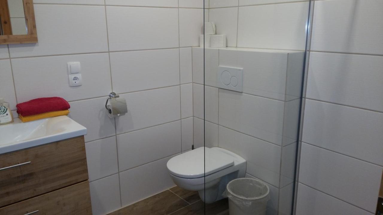 Haus Alpina Hotel Langenfeld Bagian luar foto