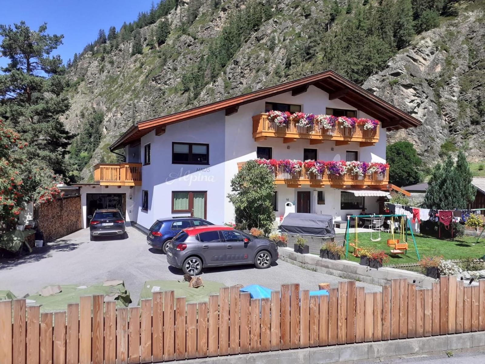 Haus Alpina Hotel Langenfeld Bagian luar foto