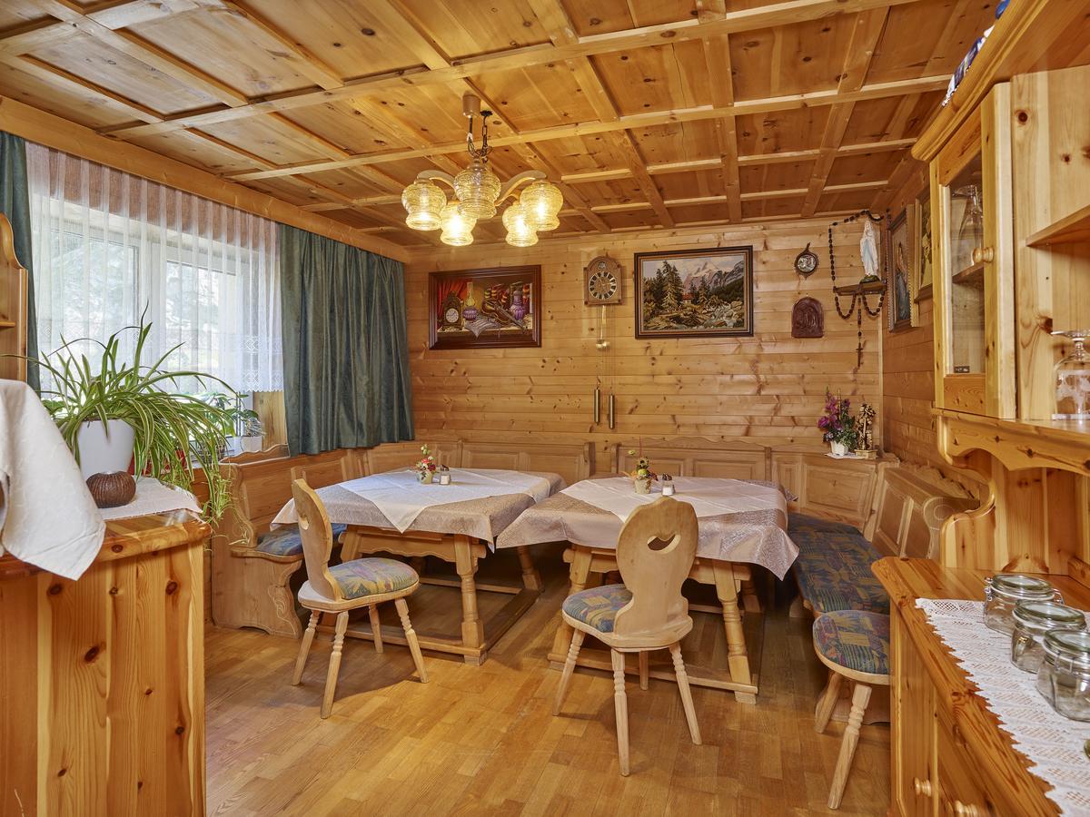 Haus Alpina Hotel Langenfeld Bagian luar foto